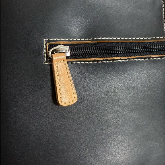 Tod’s Black Leather Shoulder Bag Adjustable Strap Tan Trim Italy - Picture 7 of 11